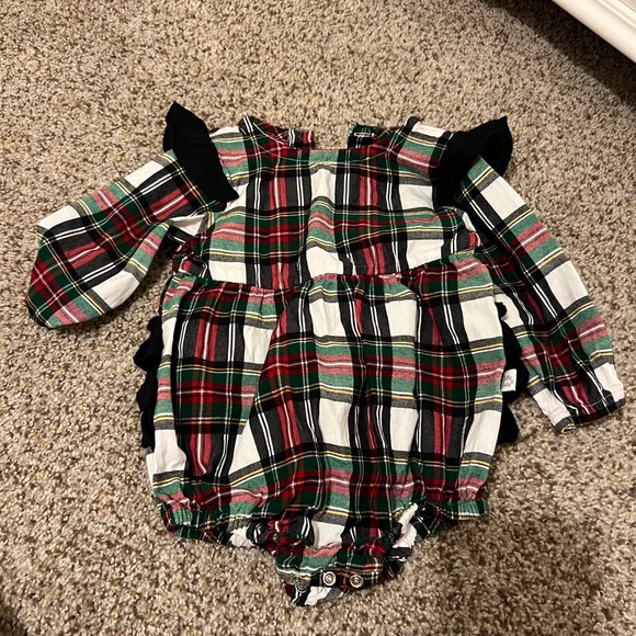 Ruffle butts plaid bubble romper 12-18M - Picture 3 of 9